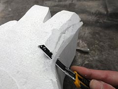 発泡スチロールを削っているところ