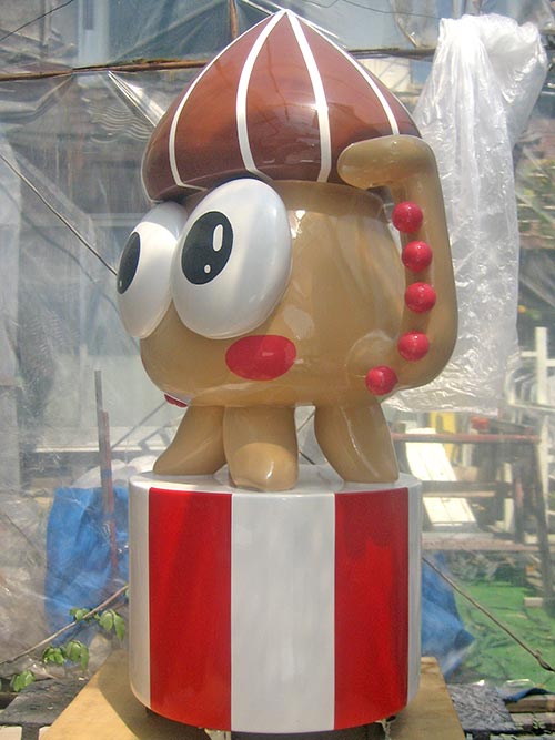 FRP製いかのキャラクター立体造形看板の全体