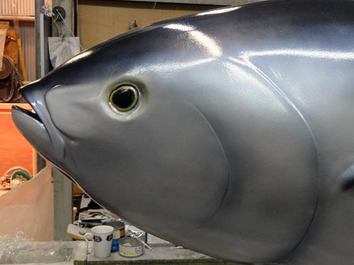 FRP製立体マグロの造形の横顔