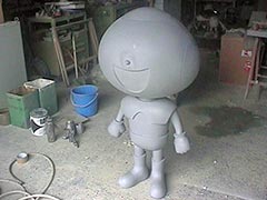 FRP製「クルリンちゃん」のサーフェイサー処理後