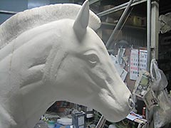 発泡スチロールの馬の造形