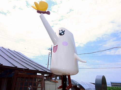 オイル差しをモチーフにしたキャラクターの造形看板