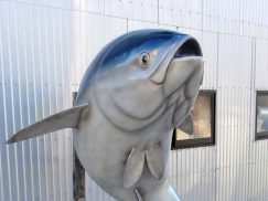 マグロの立体造形看板3