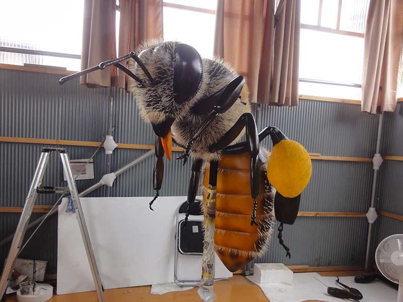 二ホンミツバチの巨大模型4