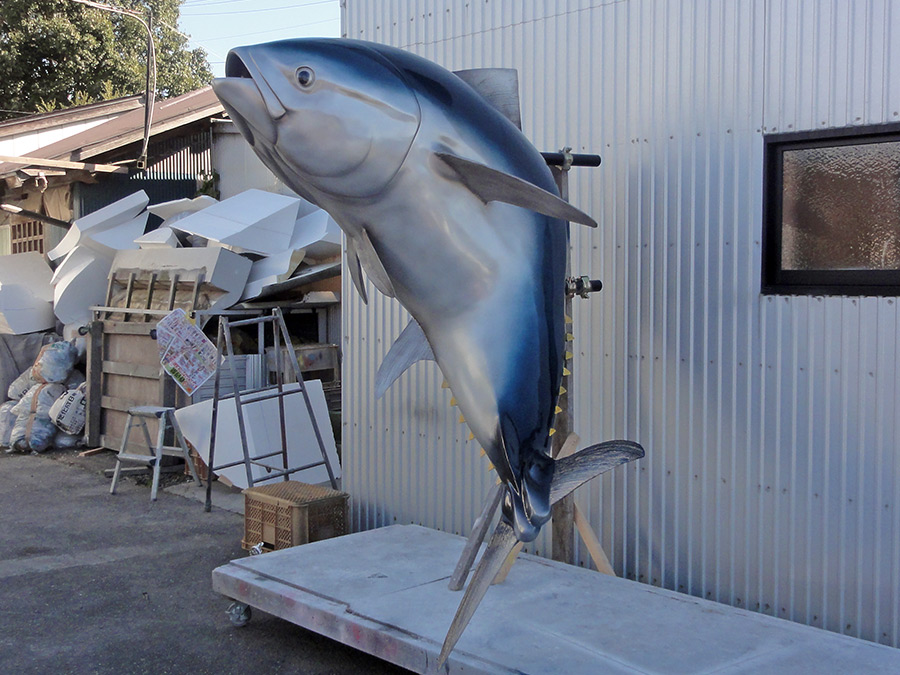 マグロの立体造形看板