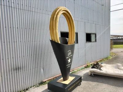 チュロス立体看板(右横)