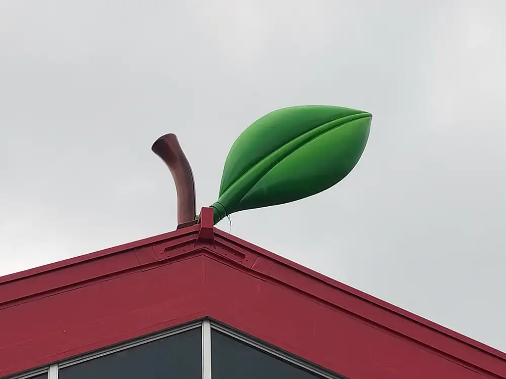 立体看板「リンゴをイメージした葉っぱ」2