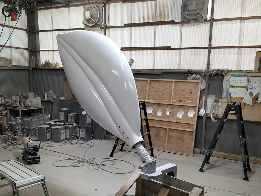 立体看板「リンゴをイメージした葉っぱ」塗装中